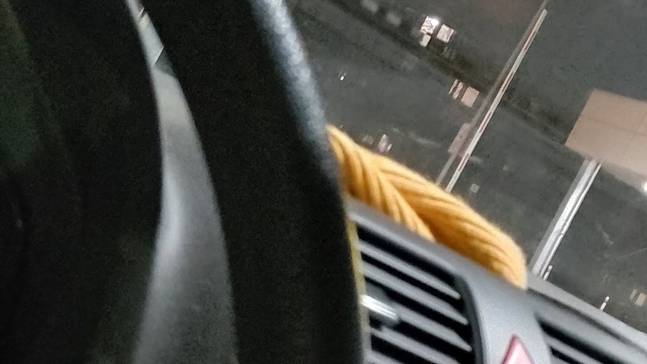 Ξ 𝗔 𝗦 𝗧 𝗥 𝗔 Ξ überträgt einen Livestream im Auto nach Leipzig
