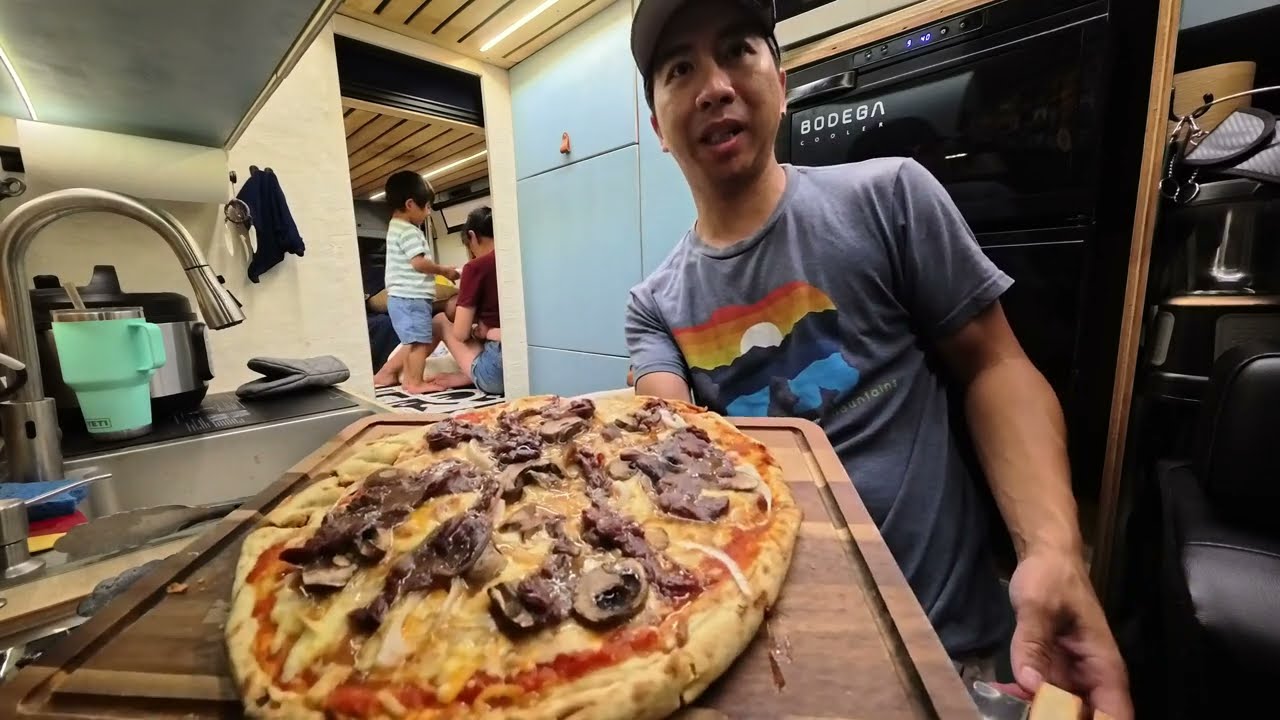 Peace Love & Vans Vanlife Festival | Korean Style Pizza, Beef Pan Fry Noodle