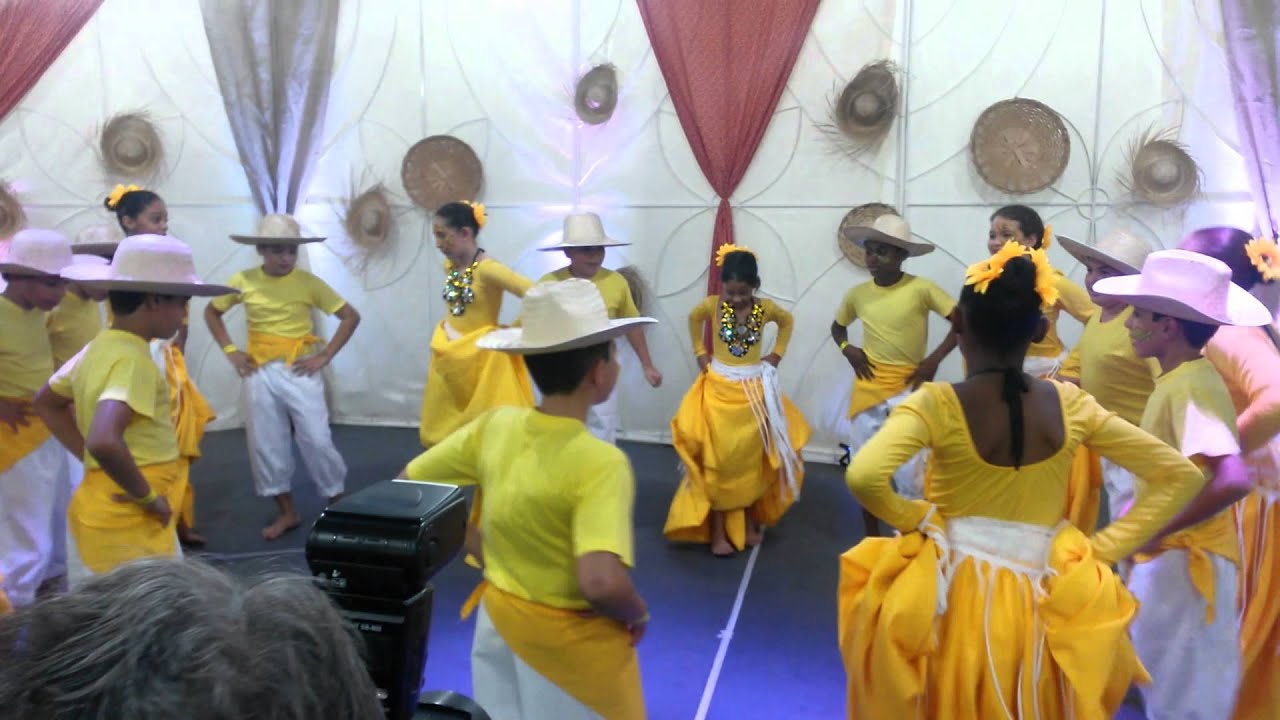 Dança Carimbó do macaco.