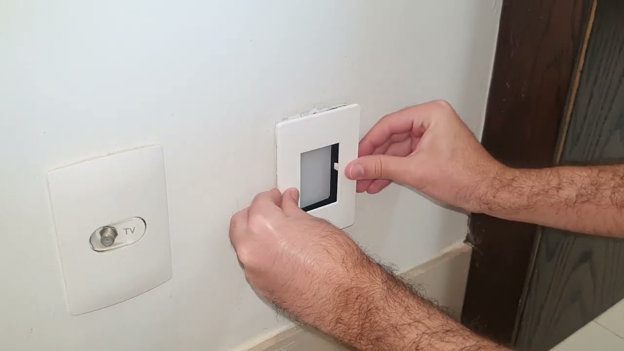 Instala&ccedil;&atilde;o Dos Balizadores 3012 e 3032 da MEGALUX em Caixa 4x2