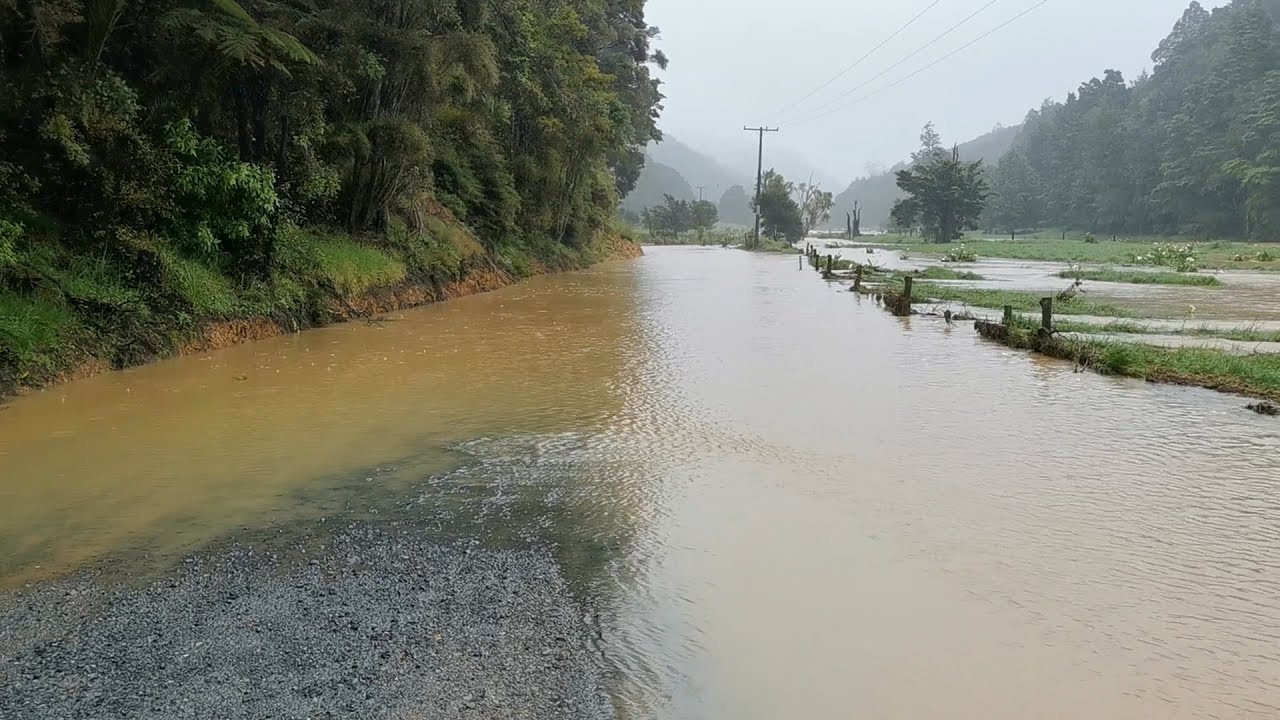 Flooding + Subi = Unwise?  | Whananaki | VLOG