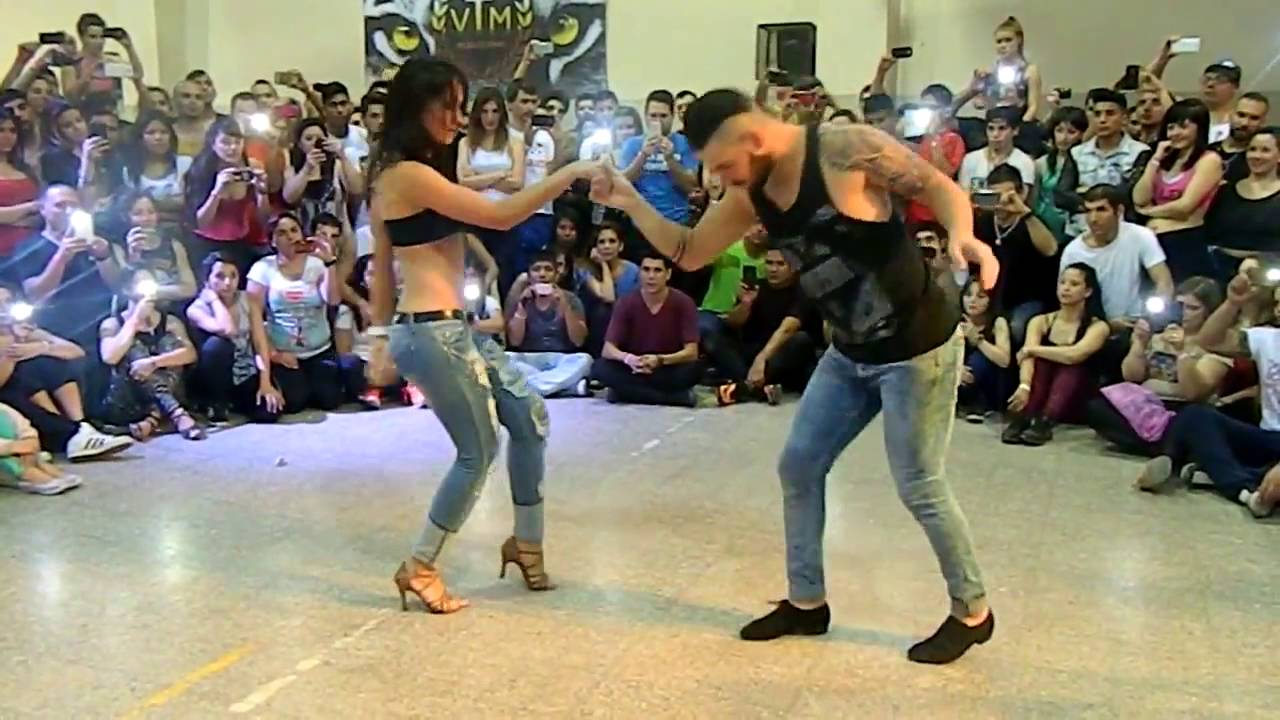 Vrei sa inveti si tu sa dansezi Bachata?