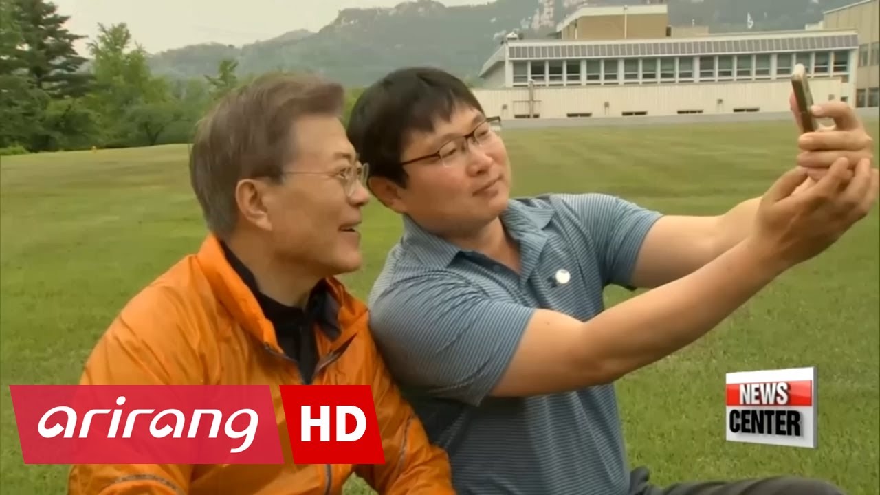 Goods related to President Moon Jae-in now in vogue