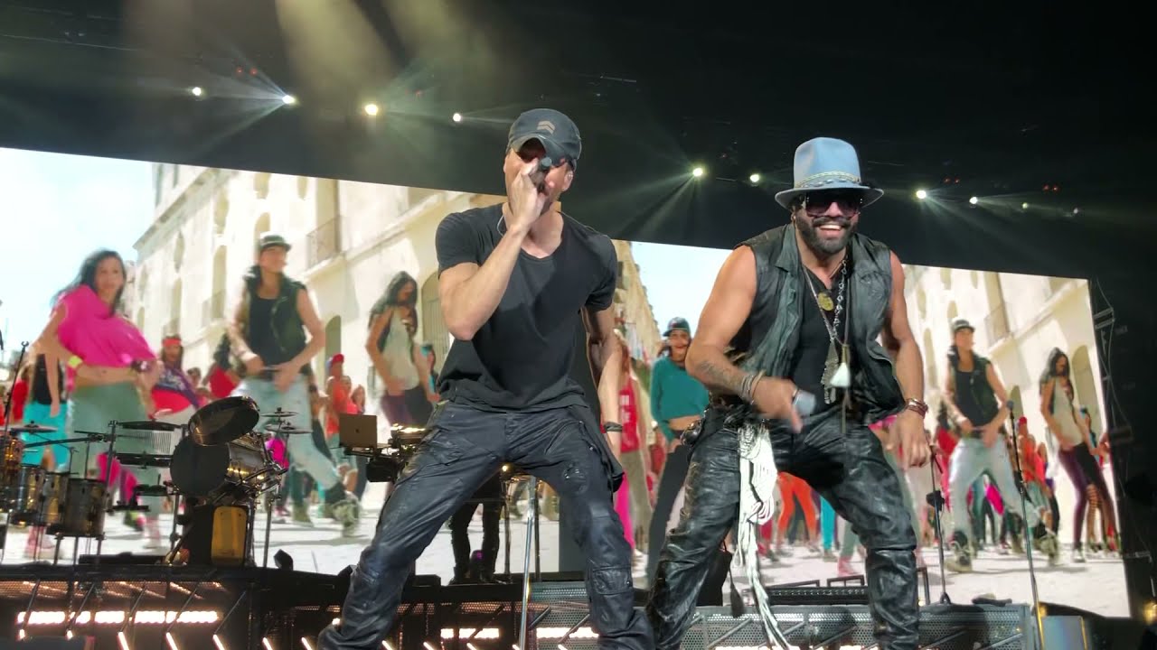 Enrique Iglesias feat. Gilmar Gomes - “Bailando” Live (11/06/21 AT&T Center - San Antonio, TX)