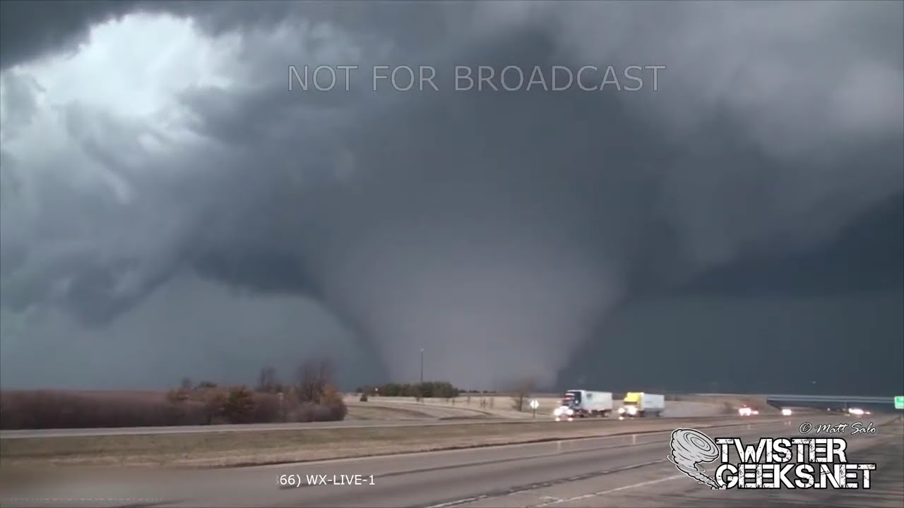 Rochelle IL EF4 Wedge Tornado - April 9th, 2015 - Matt Salo