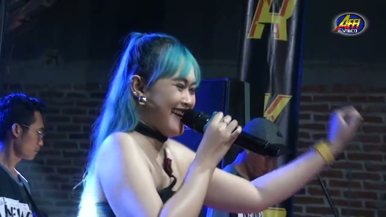 Cinta merah jambu vocalis Susan 