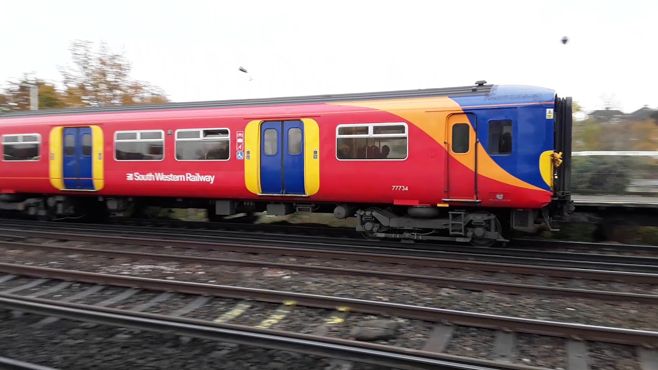 Trains at: Berrylands, SWML, 23/11/19