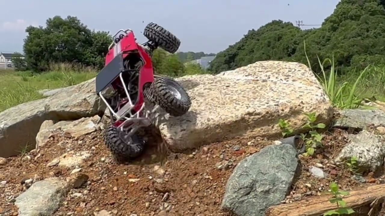 アキシャルのレイスを走らせてみました。　RCロッククローラー