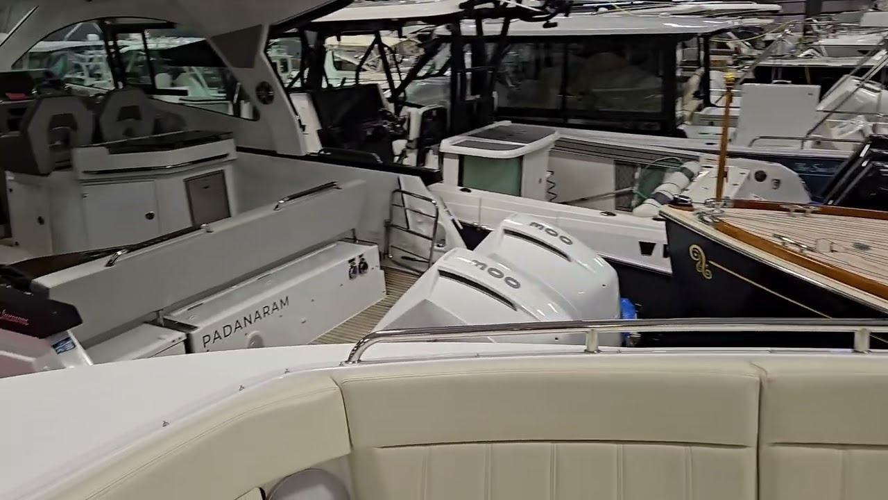 Осмотрите яхту MJM4 2023 года выпуска вместе с Марком Эдвардсом в Cape Yachts.
