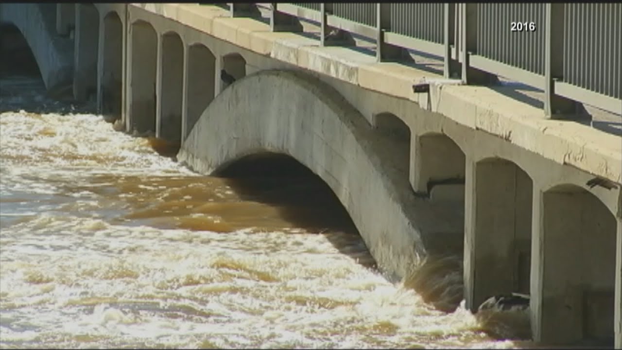 Protecting Cedar Rapids from a flooding Cedar River