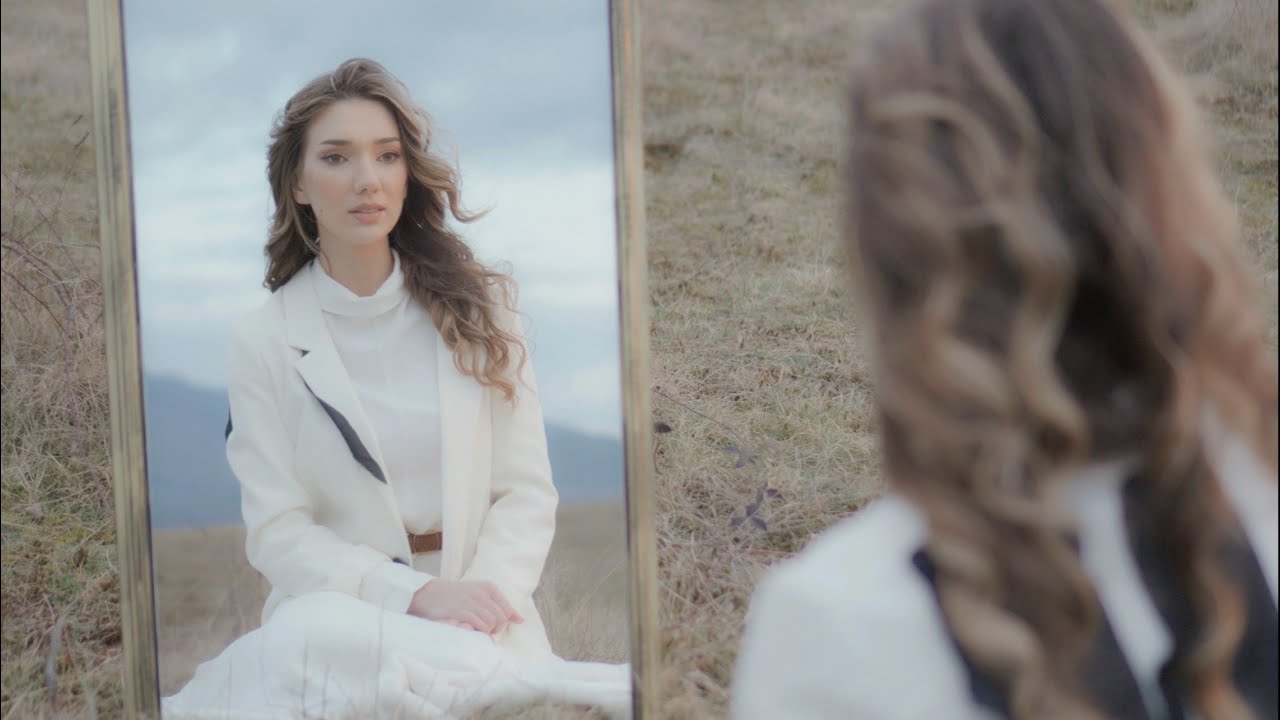 Ești mai mult - Amalia Preda