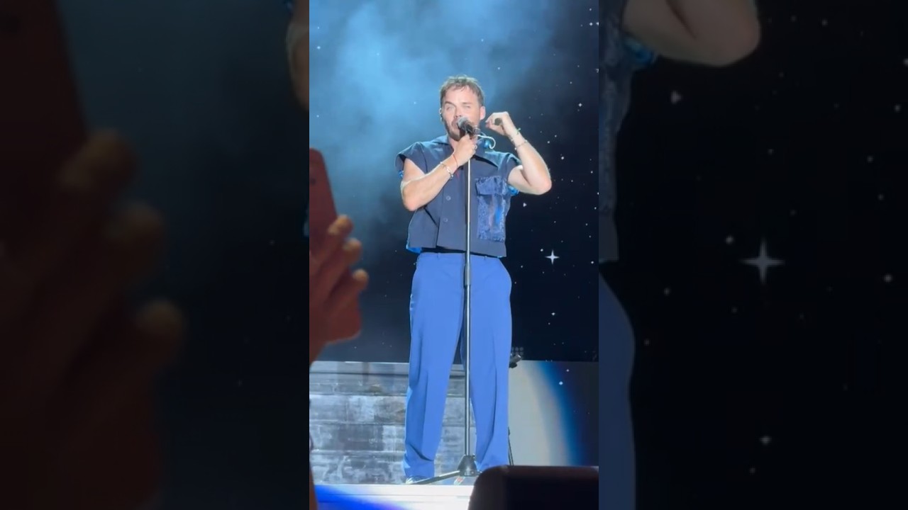Benjamin Rojas apresenta Camila Bordonaba - Erreway en Atenas
