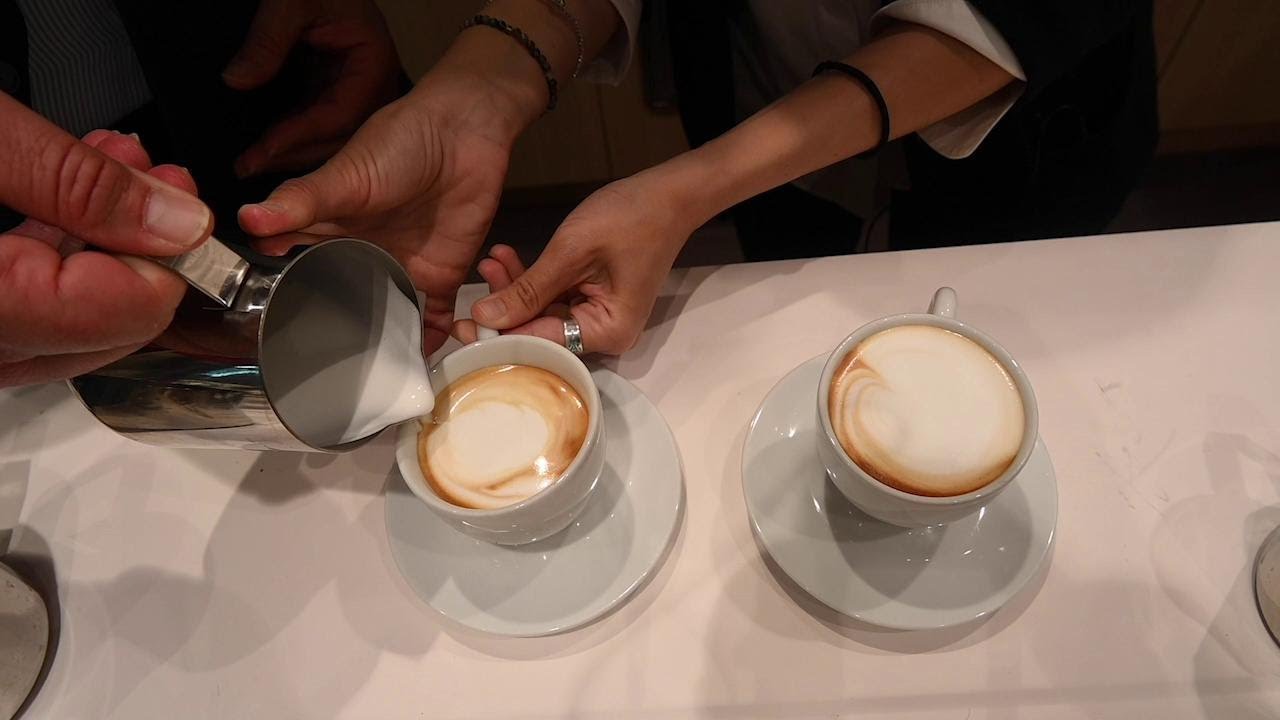 I segreti del cappuccino perfetto: l'esperta li svela alla neo barista
