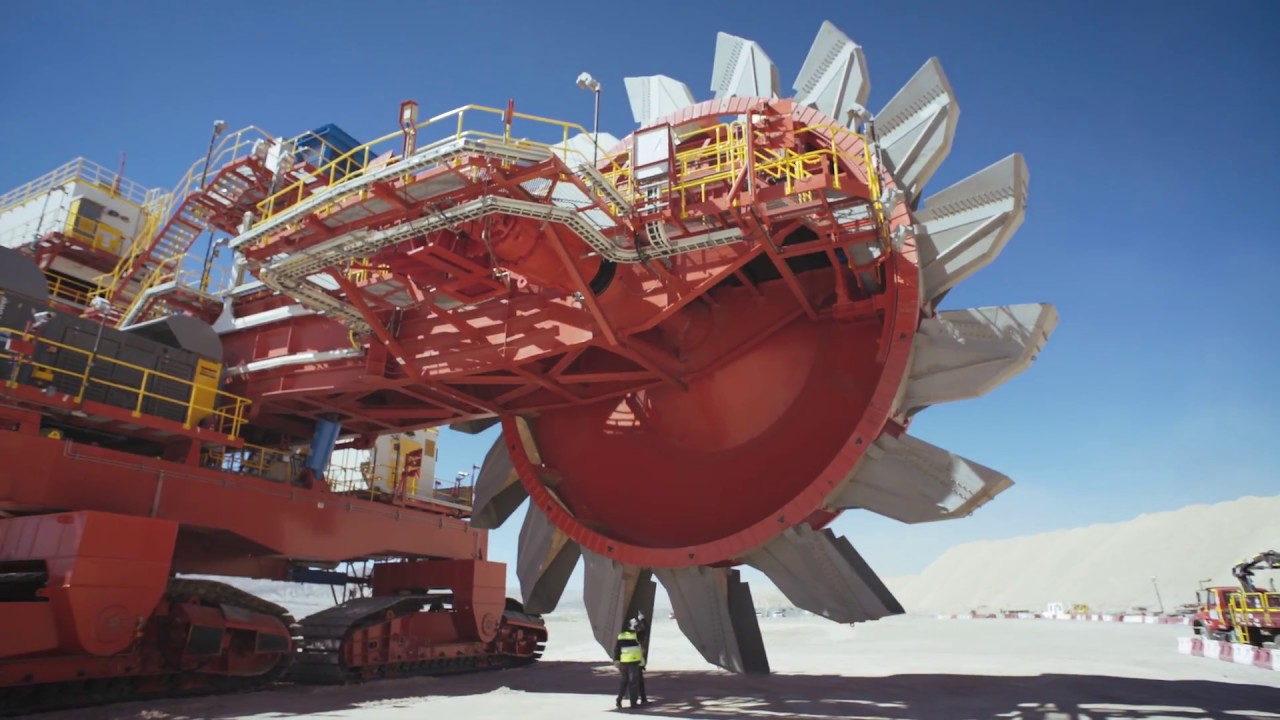 Rotopala: impresionante máquina trabajando para Chile #MineriaViva