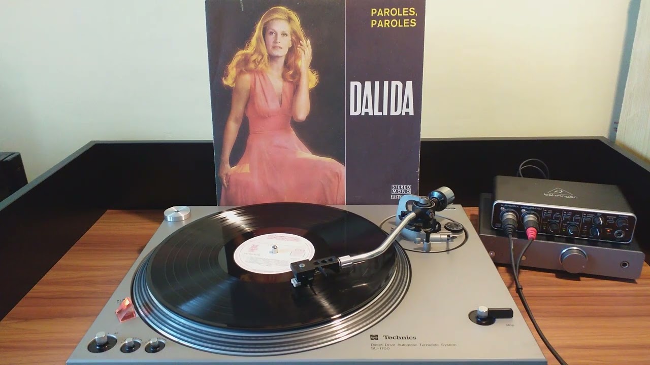 Dalida - Des Gens Qu'On Aimerait Connaître (People We'd Like to Get to Know) [1974]