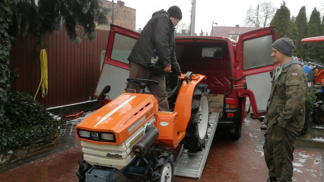Druga udana próba załadunku traktorka Kubota B1600 do Volkswagena Transportera  T4 na styk