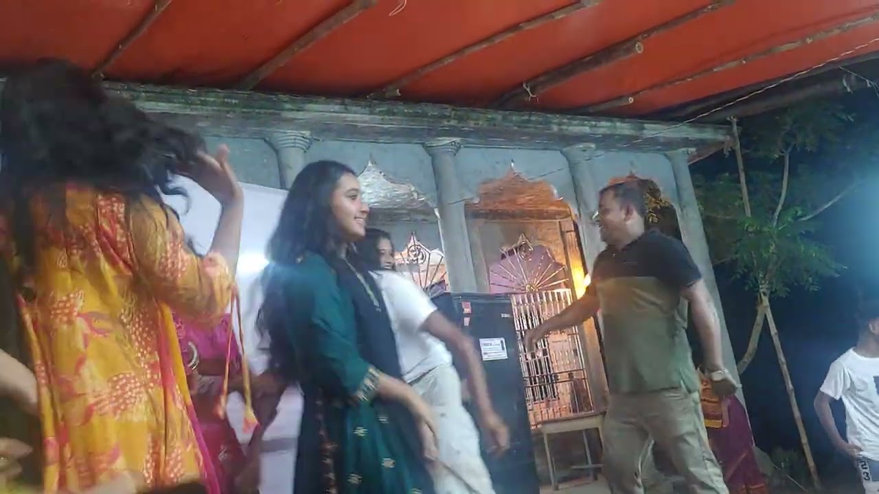 লুগি ডান্স 
