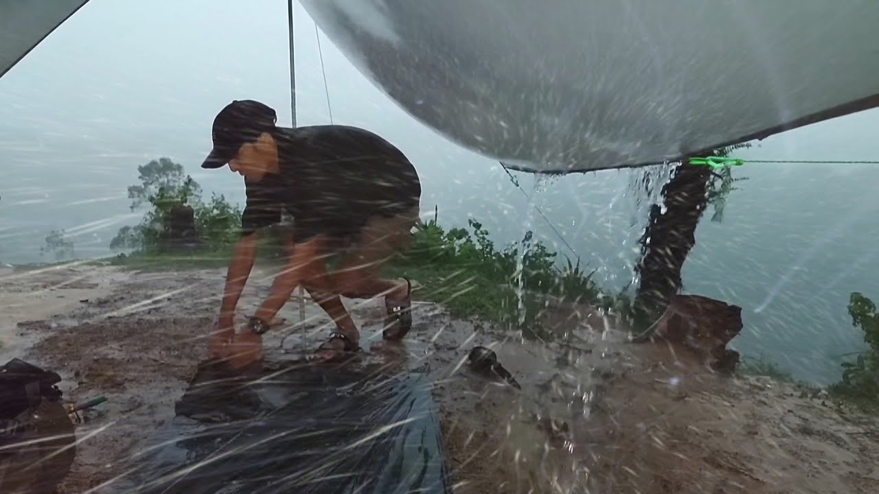 🏕AMAZING CAMPING IN SUPER HEAVY RAINSTORM AND THUNDER ⛈️EXSTREAM WEATHER HIT BY RAINSTORM