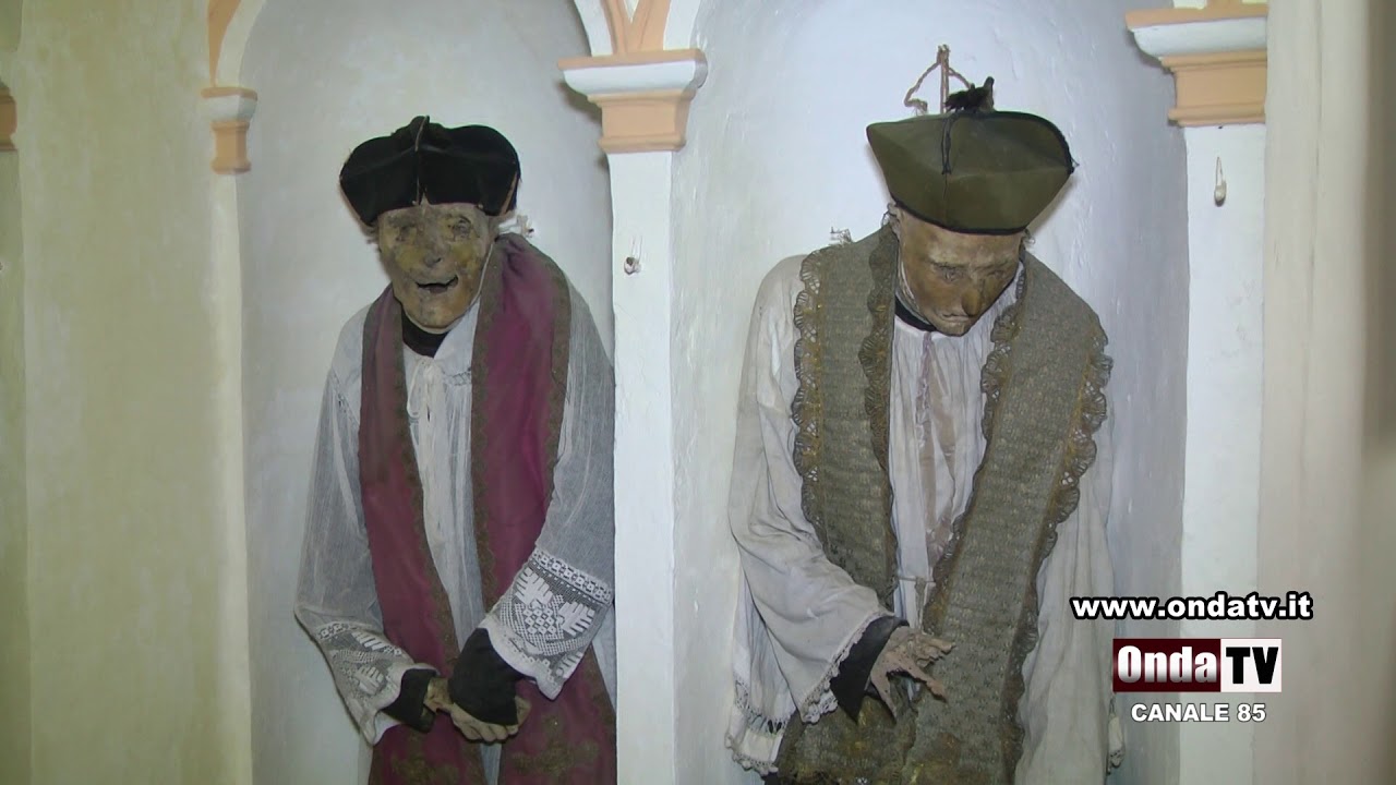 Le mummie di Gangi, immagini forti