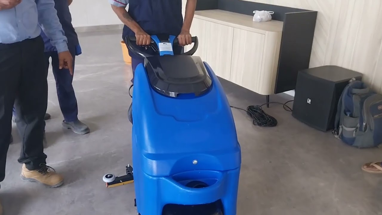 Floor cleaning & water sucking scrubber machine
