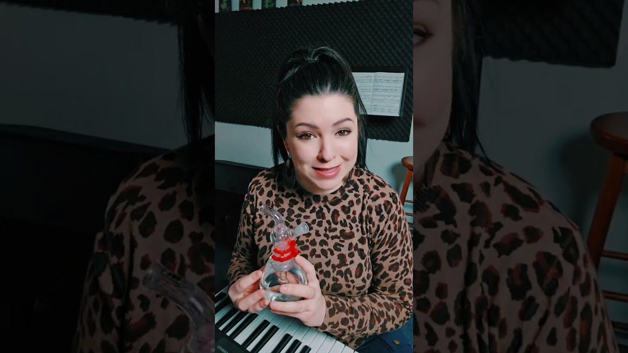 Putem începe încălzirea vocală cu DoctorVox  sau Lax Vox❓️