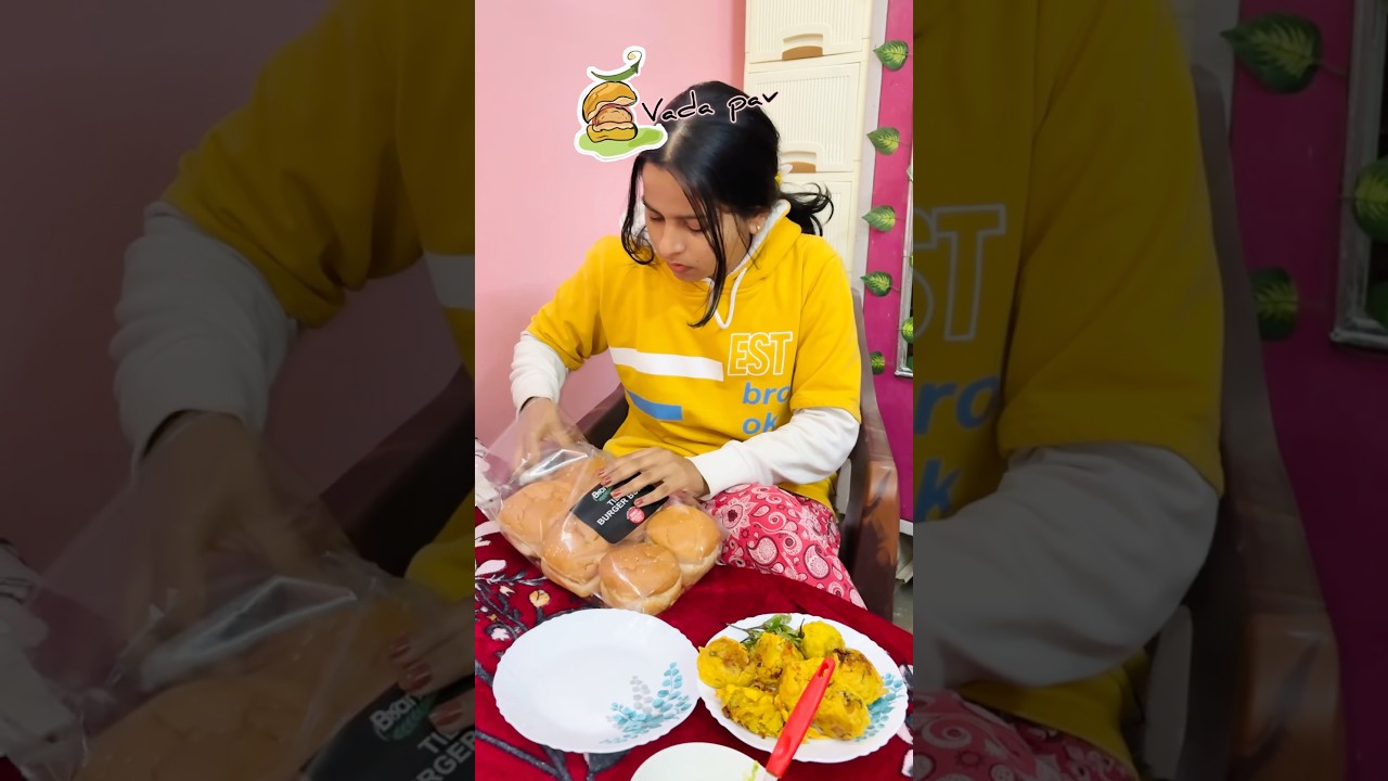 Vada pav 😋😋