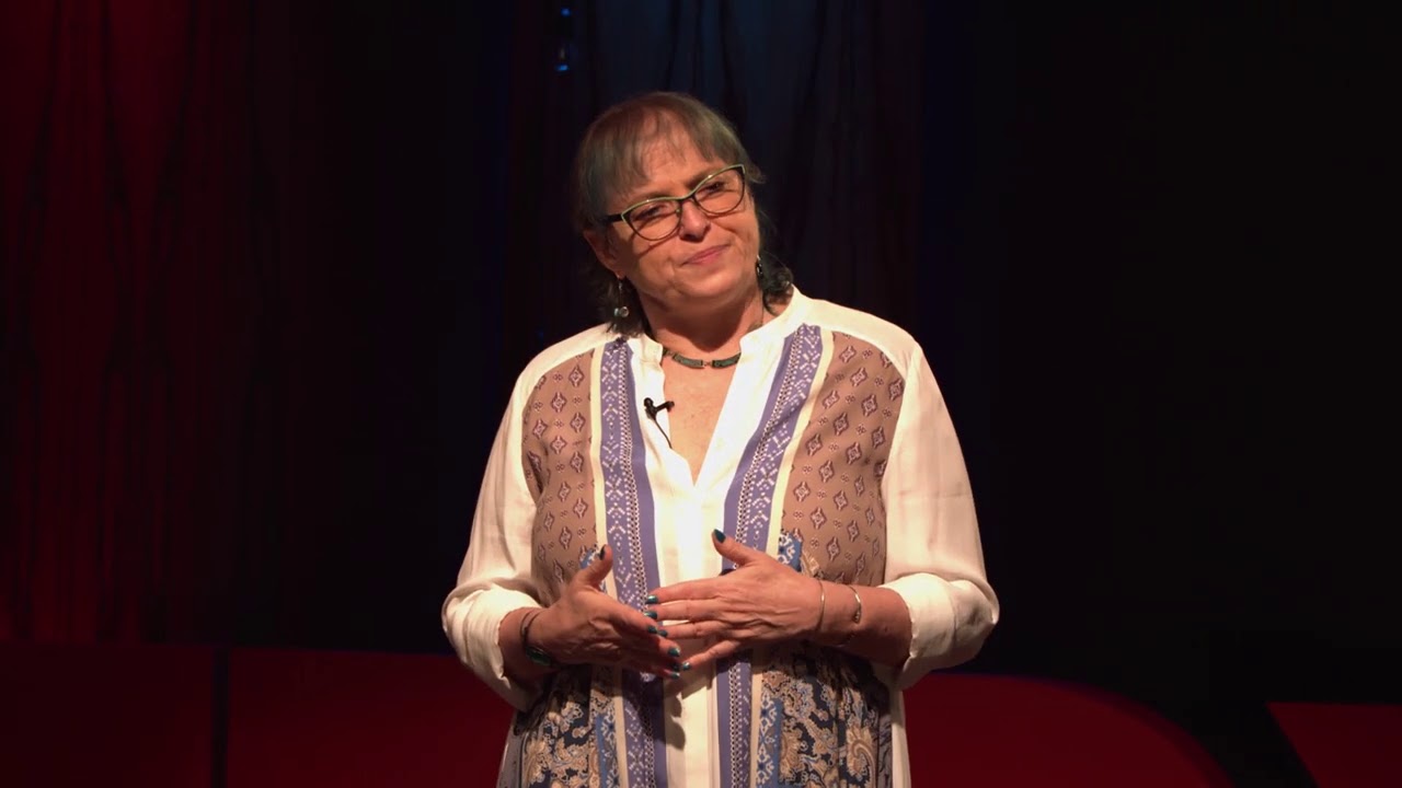 How Scientists Shape Science Itself | Valeria Kleiman | TEDxUF