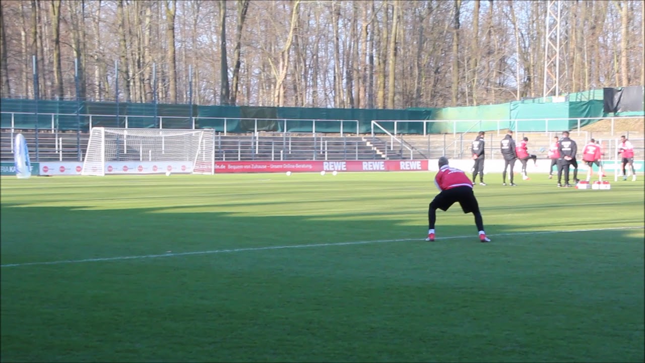 Torwarttraining K&ouml;ln: Flanken unter Gegnerdruck entsch&auml;rfen