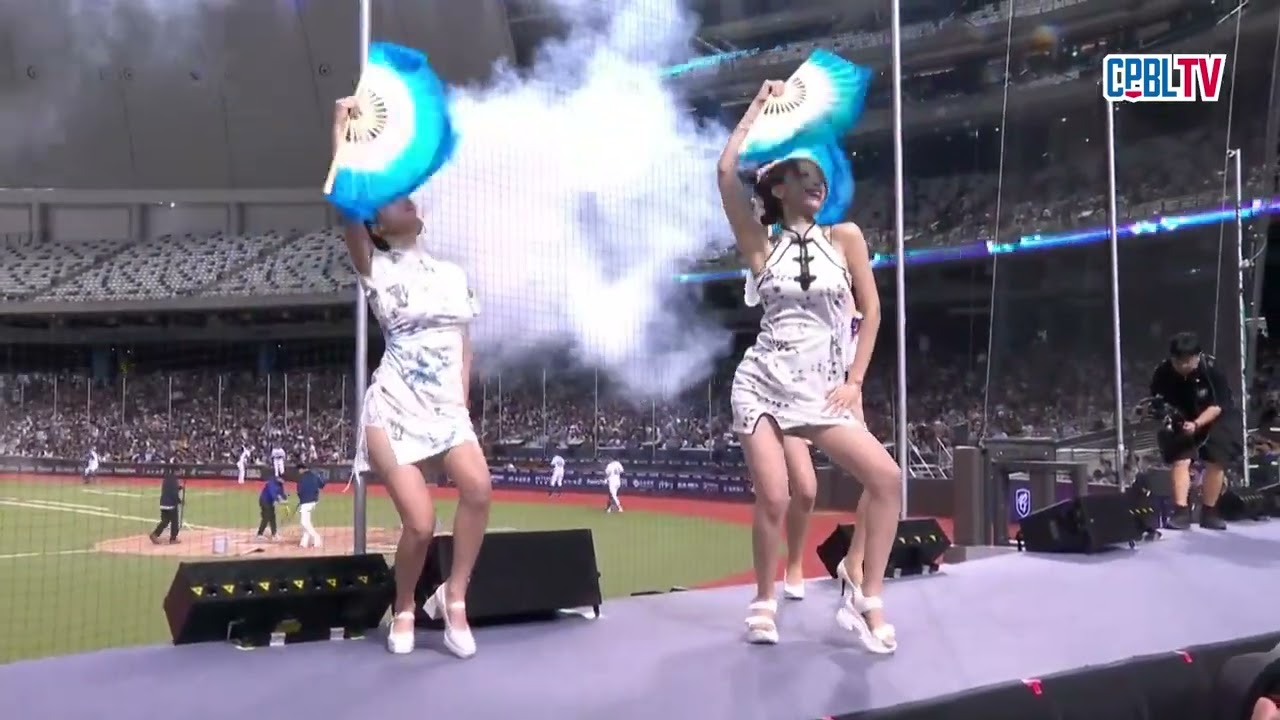 06/13 味全 VS 富邦 中場，富邦韓國三本柱:李雅英、南珉貞、李珠珢在看台上帶來精彩的舞蹈表演