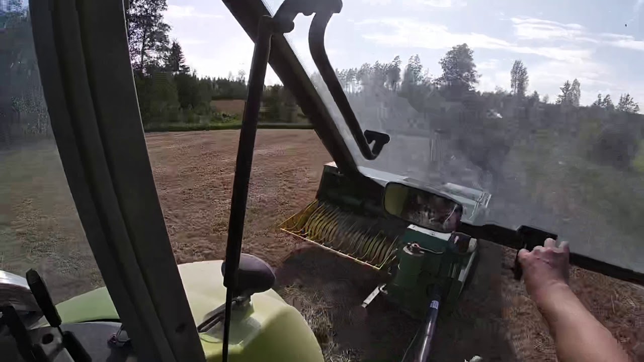 Pressning med John Deere 349 höskörd 2019
