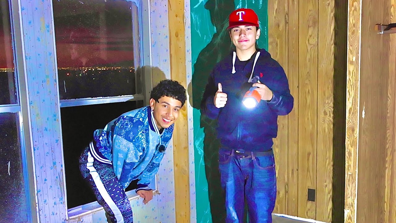 Breaking Into Haunted Abandoned Houses at 3am!