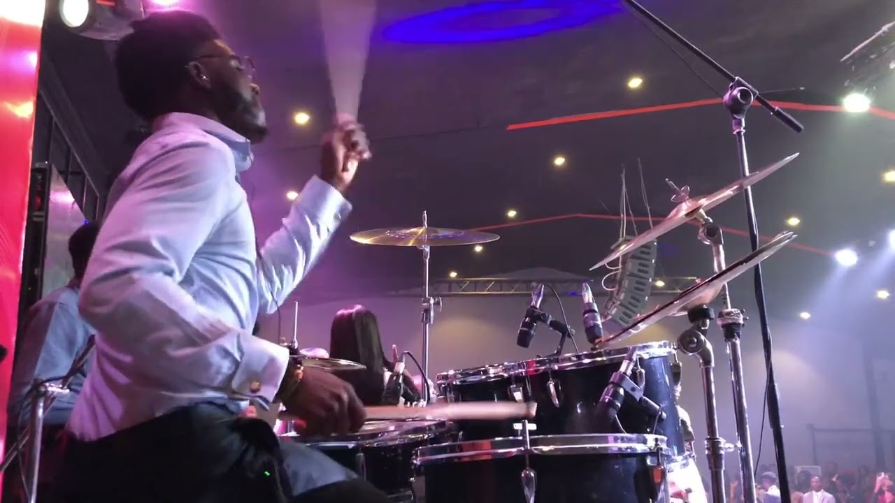 ENERGETIC WESTERN PRAISE MEDLEY ‪@gloryzonechurch‬ ‪@CelebrationChurchGlobal‬