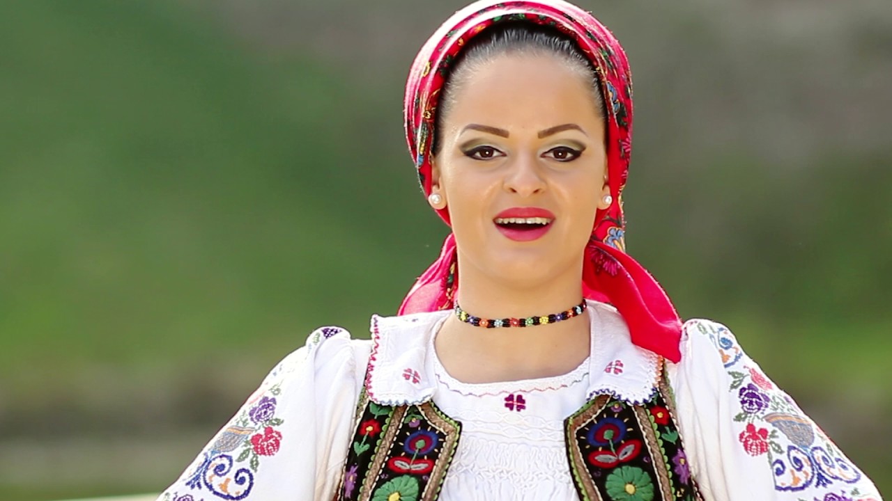 Daniela Lele -  Uitati-va oleaca bine