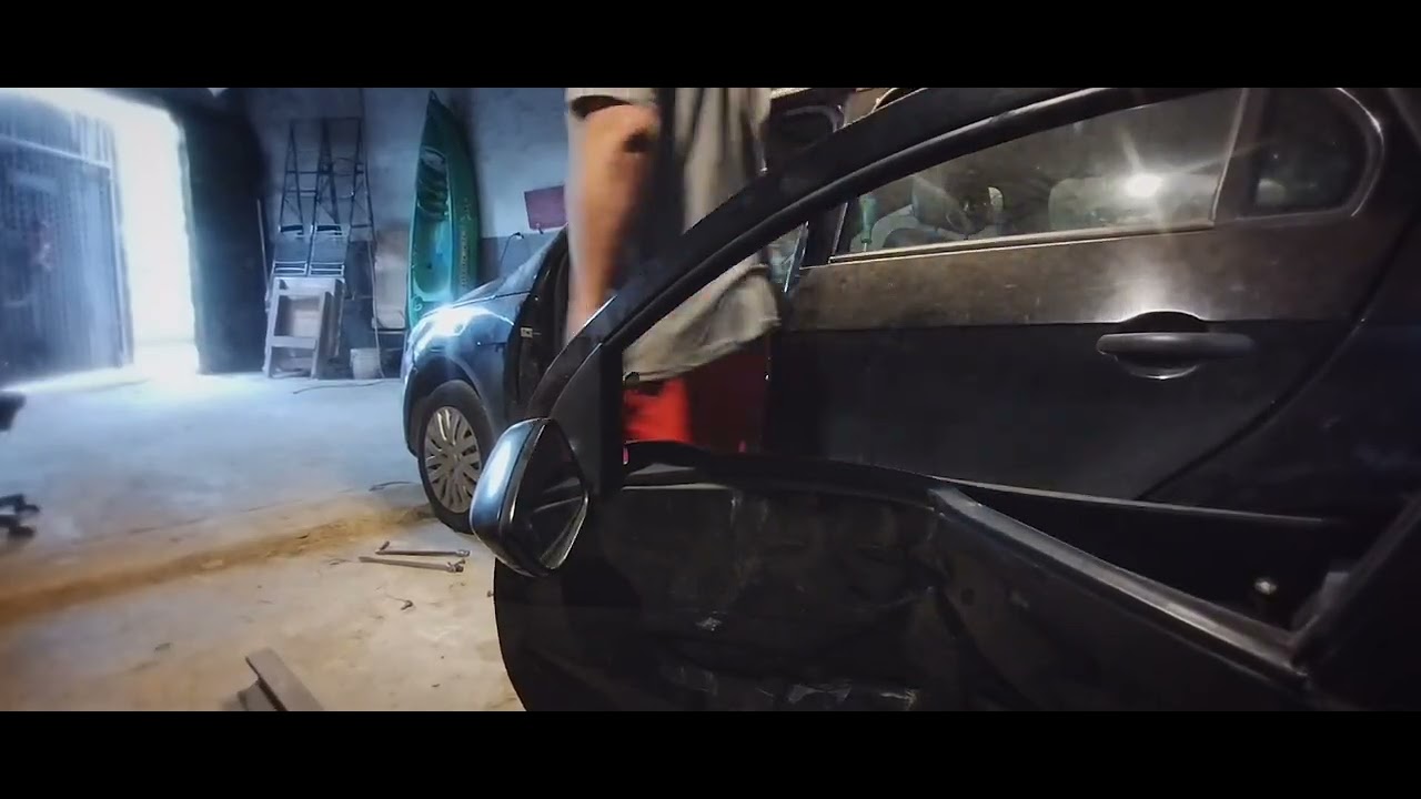 Gol trend chocado por una moto.