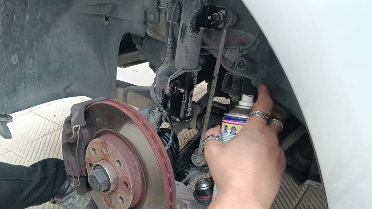 Cambio ammortizzatori prima parte dell'opel corsa modello e