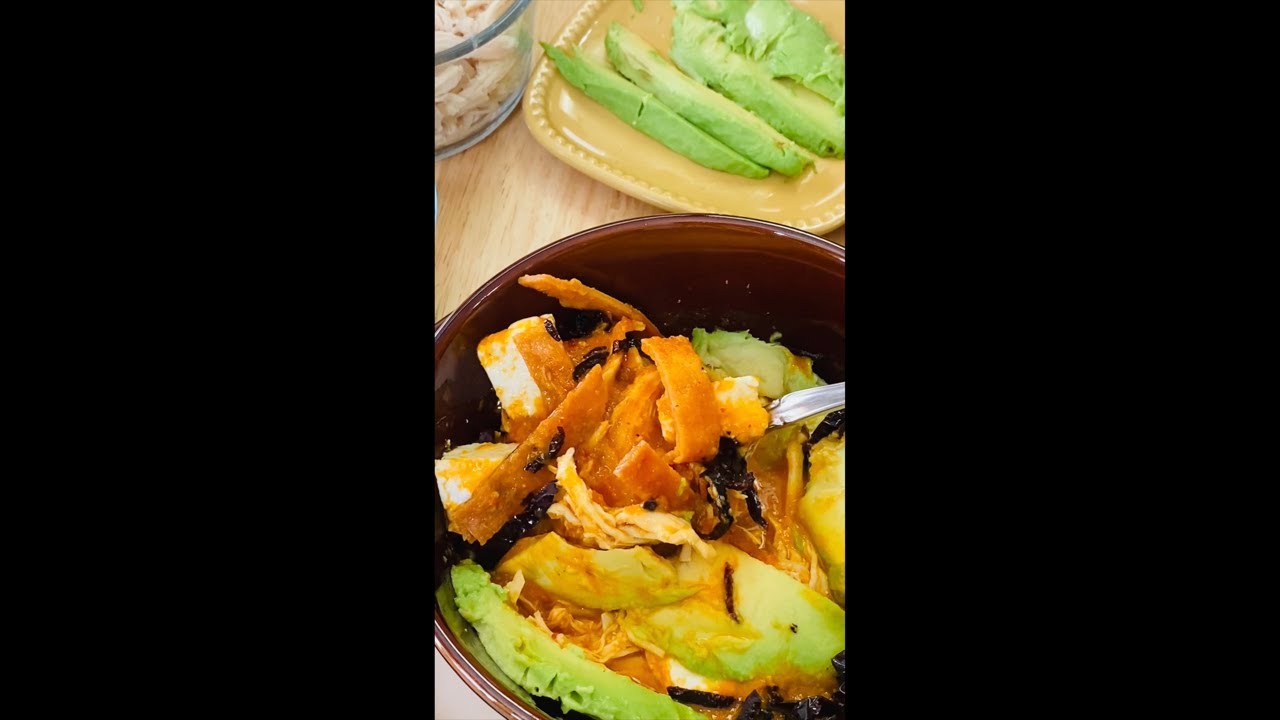 Preparando la deliciosa Sopa de tortilla