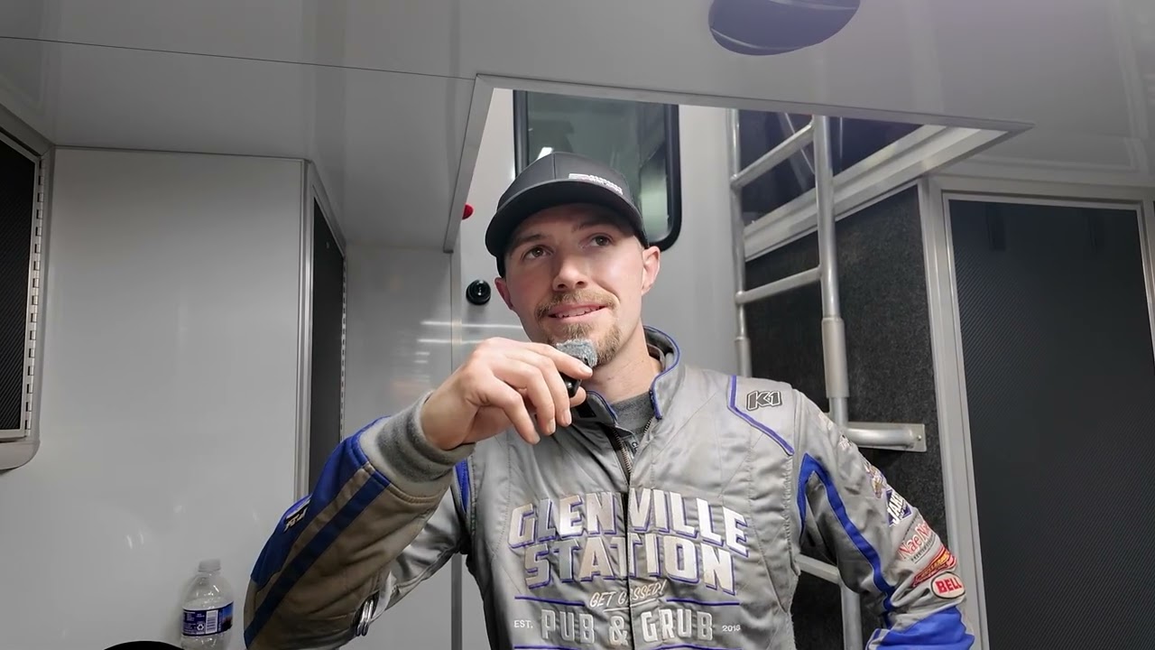 Чейз Диц обсуждает свою вторую подряд победу на трассе Lincoln Speedway в воскресенье днем.