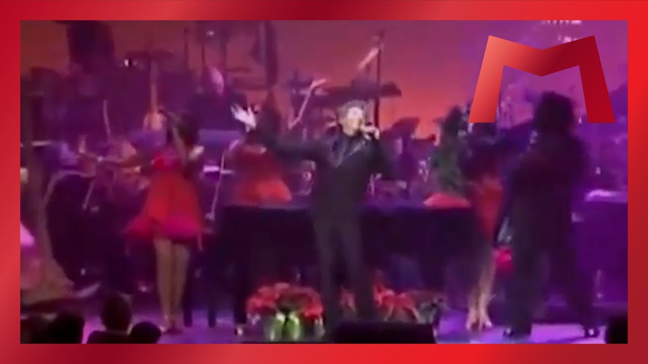 Barry Manilow - Christmas is Just Around the Corner (Live, 2009)