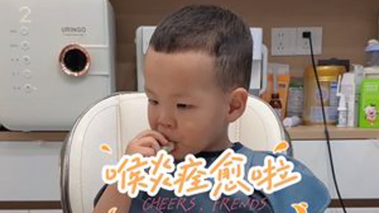 突发急性喉炎一定要重视 发现的早，好的也快，退烧后坚持把雾化药做完，药吃完已经痊愈了，喉咙消肿了也不痛了，总算不用顿顿喝稀饭了，晚餐安排的饺子都吃的好开心～#vlog日常 #日常生活 #宝宝爱吃