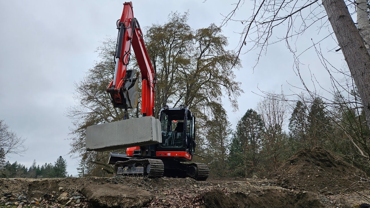 Pond retaining wall with the Kubota KX 080 4 excavator