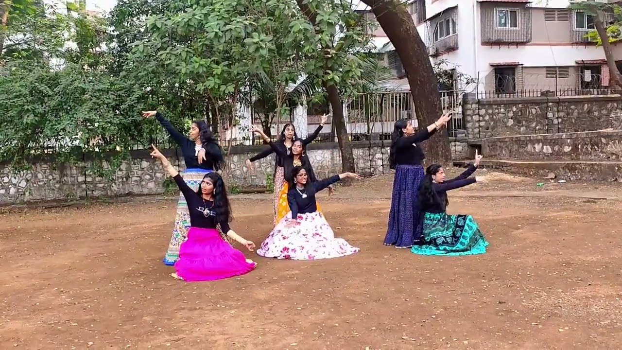 Dhum Dhum Dhooreyetho Dance Performance by SIA Volunteers