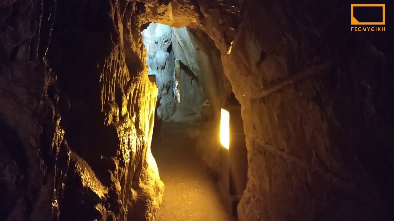 Περιήγηση στο σπήλαιο 