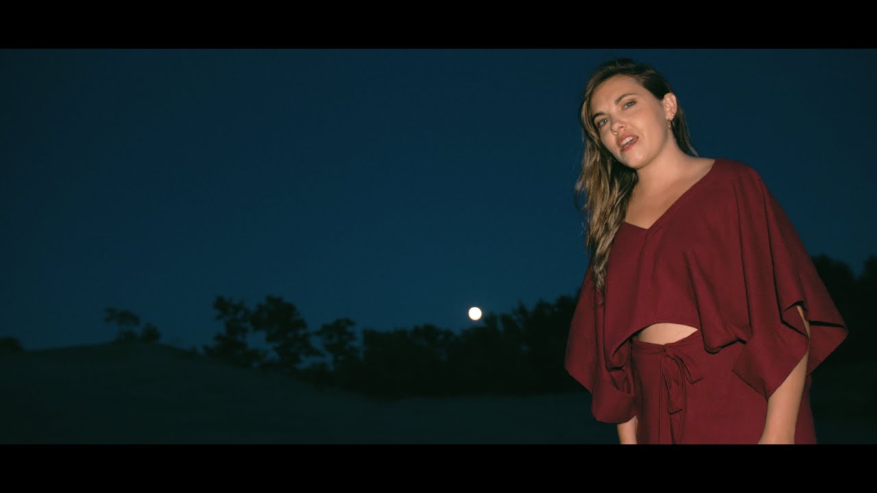 Flamme jumelle (Twin Flame) - Laura Gagné - Official video