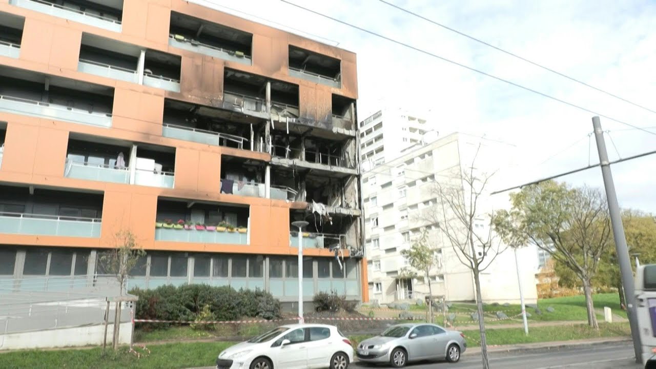Dégâts sur un immeuble incendié près de Lyon en marge d'un tournage de clip | AFP Images