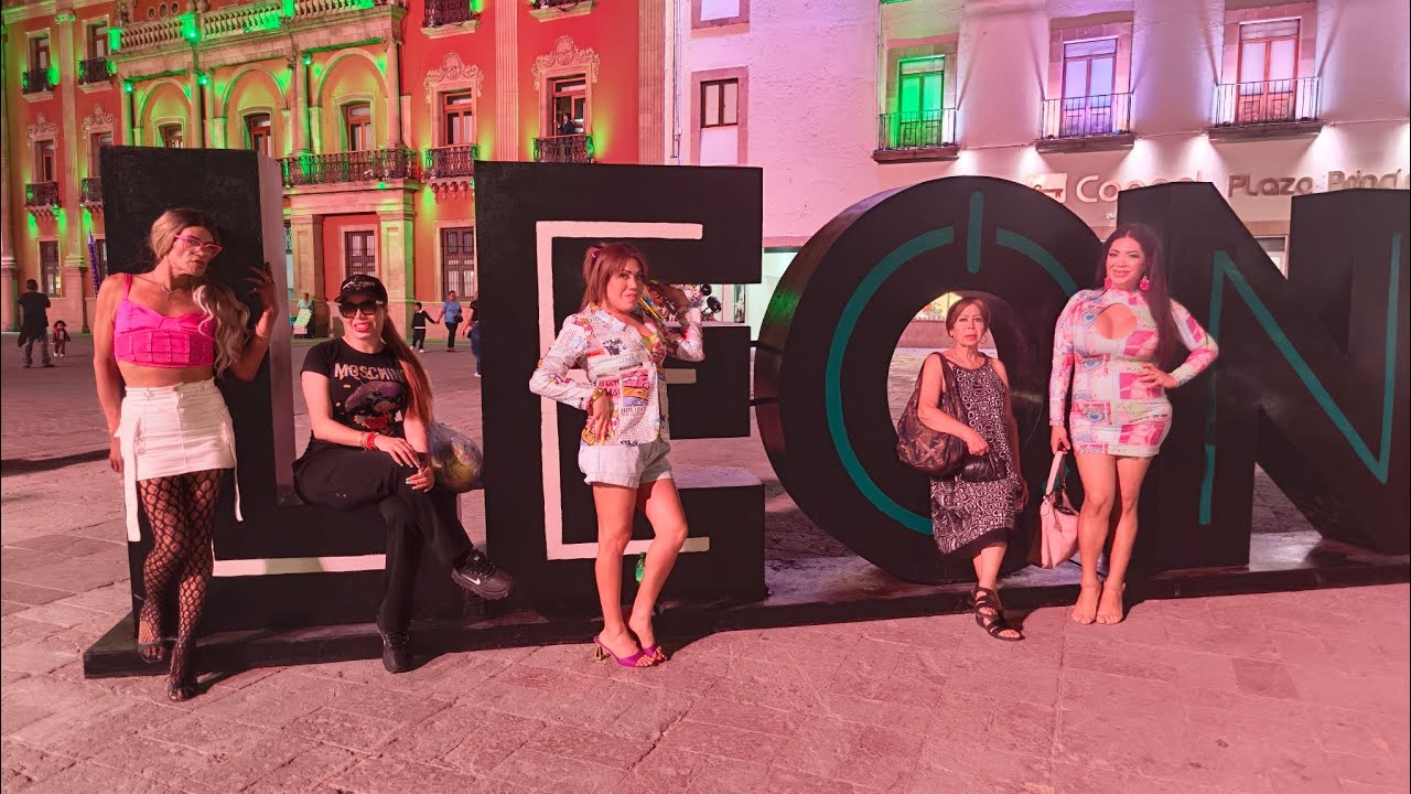 En el centro con las chicas a go go