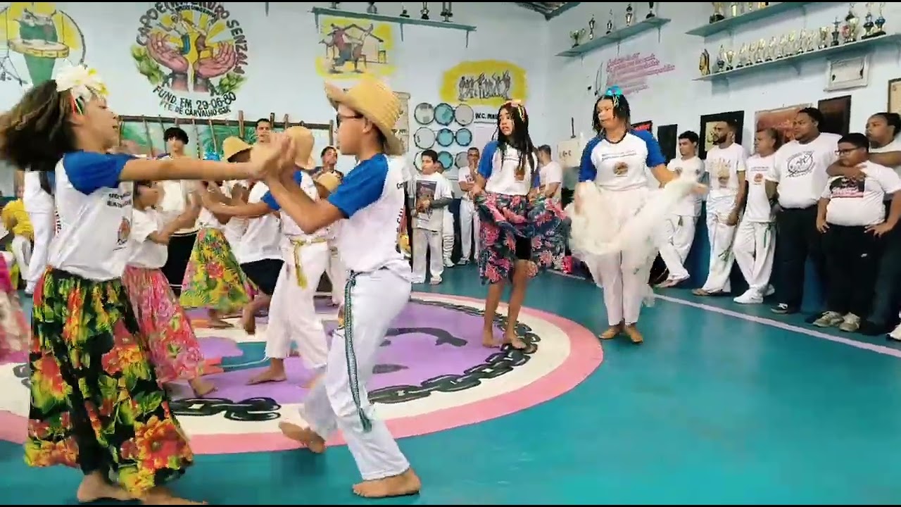 Coco de roda grupo roda grande núcleo contra Mestre Karina aos comandos do Mestre esticado