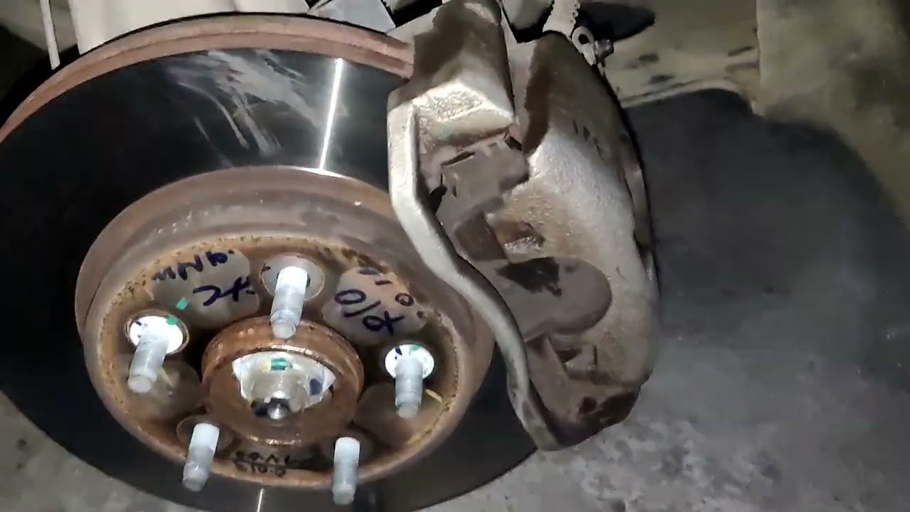 Mahindra Marazzo Modified | How to Color Disc Brake Caliper