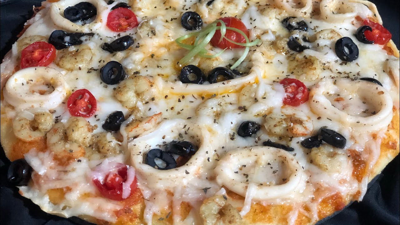 بيتزا بفواكة البحر على طريقتي بعجين رطبة رائع وحشوة اروع بمذاق لا يقاوم لا تفوتكم 😋👍🏻❤️