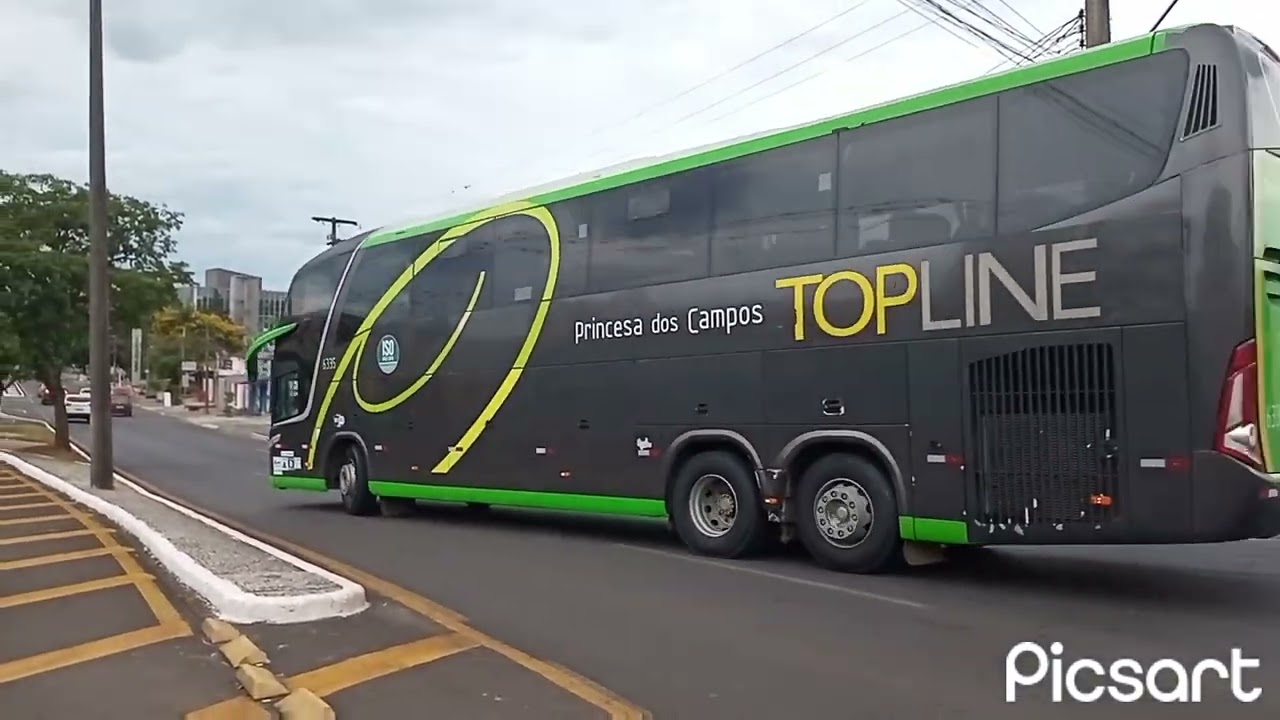 Movimento na rodoviária de Ponta Grossa (PR), ontem véspera de Natal (Especial de Natal 2023).