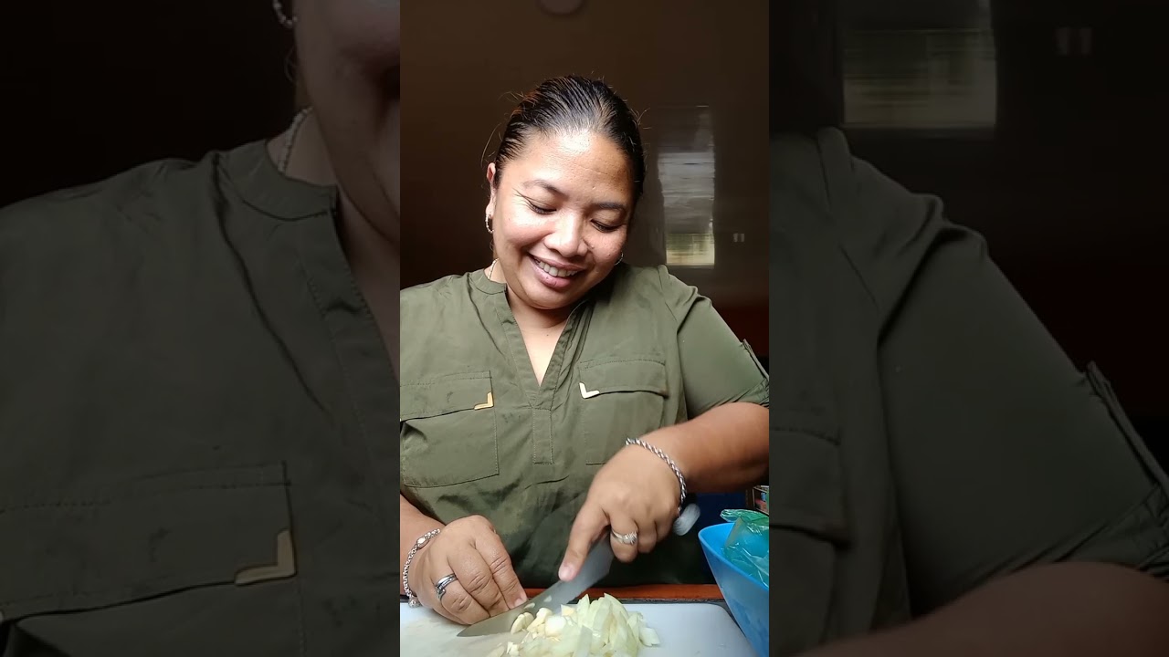 2022 vlog #4  beetje engels javaans praten .massala kip en aardappel .🤣🤣🤣🤣lach me uit zo🤣